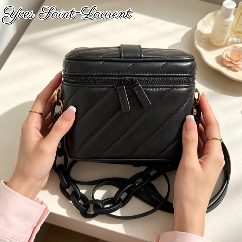 YSL Black Chevron Leather Squa - Women Bags Ysl recension och pris