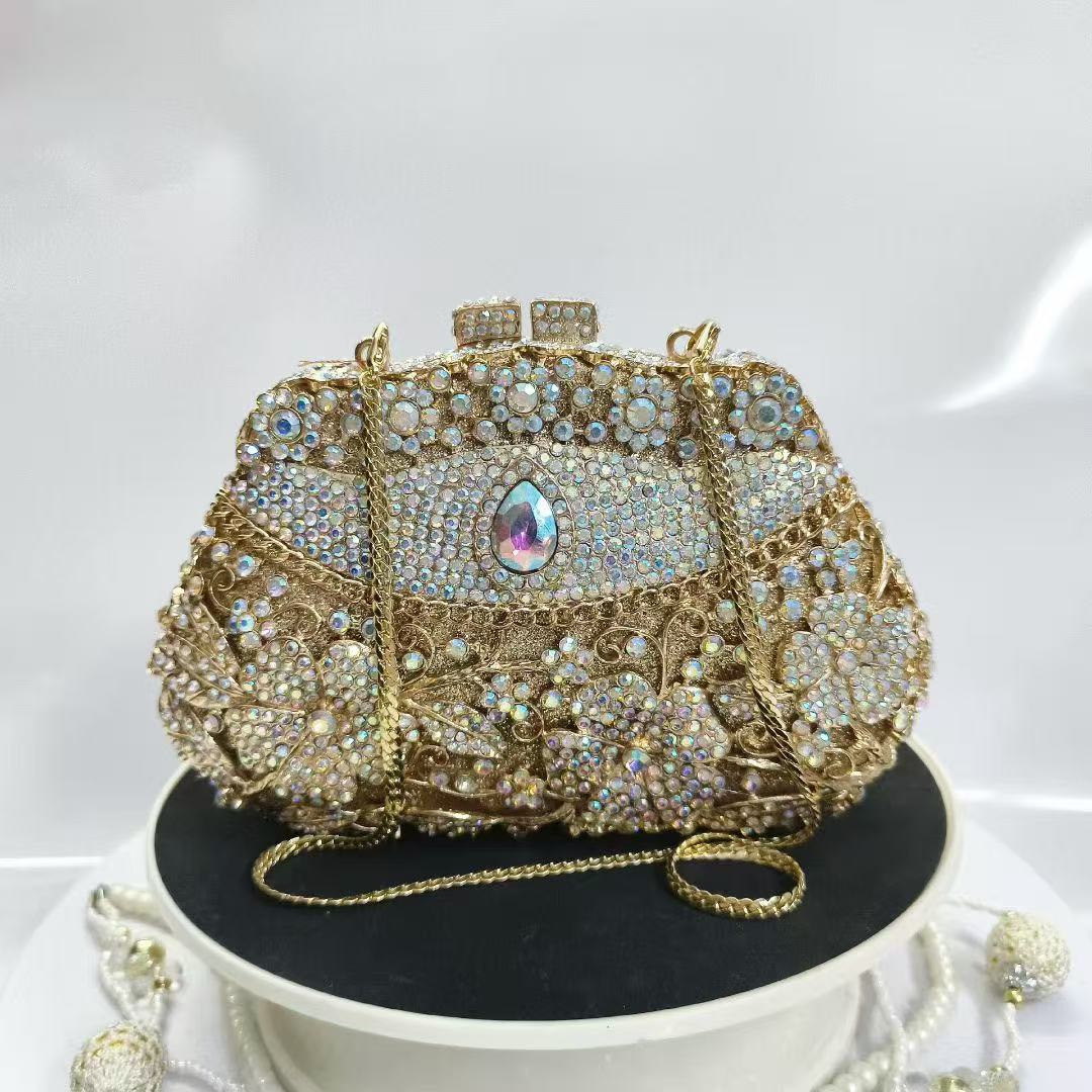 Gold Metal Flower Diamond Even - Women Bags Golden recension och pris