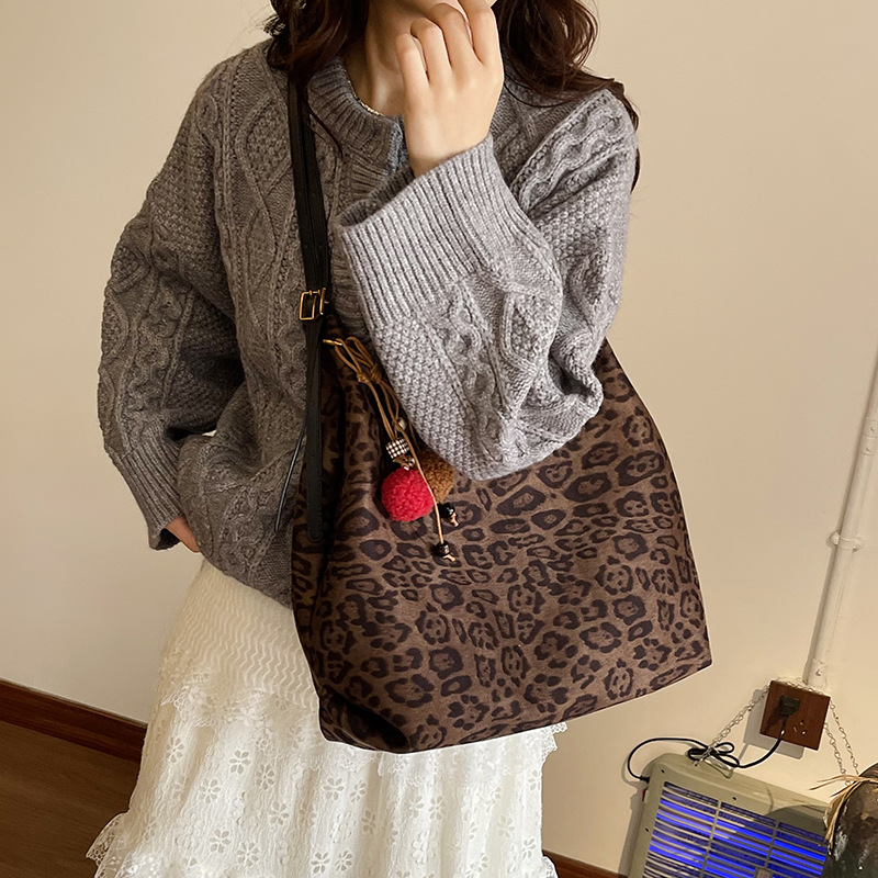 Leopard Faux Suede Fashion Buc - Women'S Retro Bags recension och pris