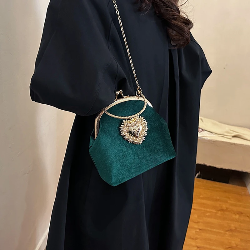 Chains Velvet Frame Heart Dinn - Women Bags For Sale recension och pris